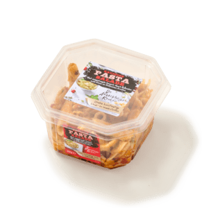 Pastasalade zongedroogde tomaat